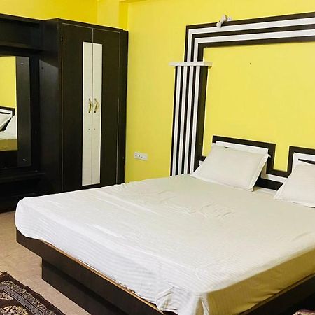 Hotel M J Residency Puri Bagian luar foto