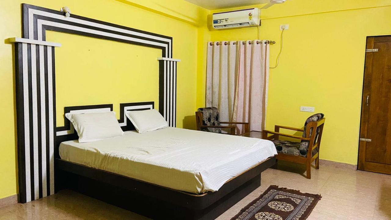 Hotel M J Residency Puri Bagian luar foto