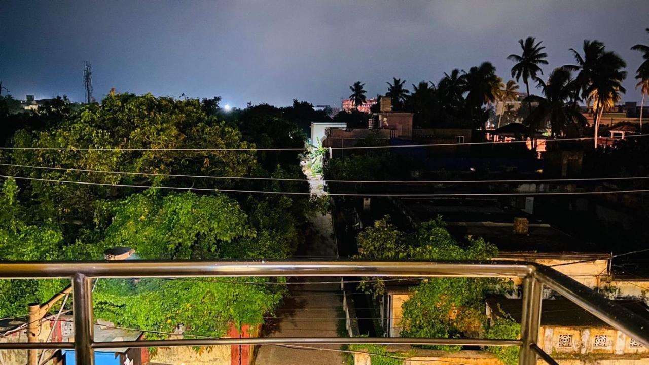 Hotel M J Residency Puri Bagian luar foto