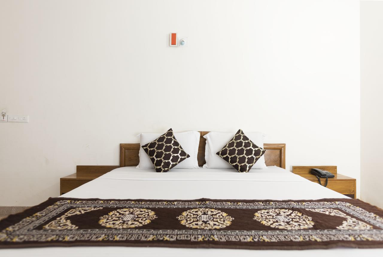 Hotel M J Residency Puri Bagian luar foto