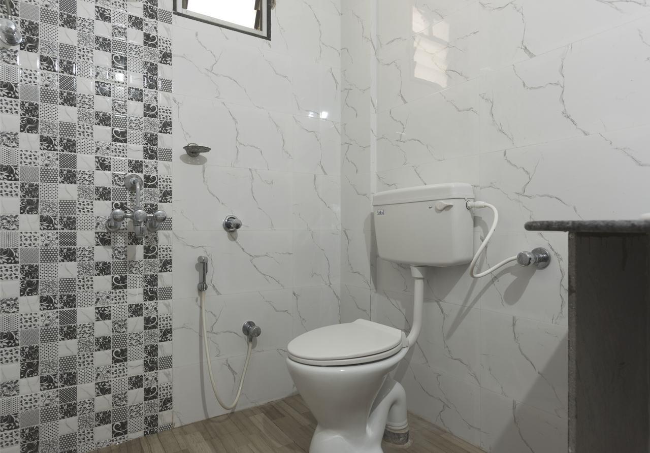 Hotel M J Residency Puri Bagian luar foto