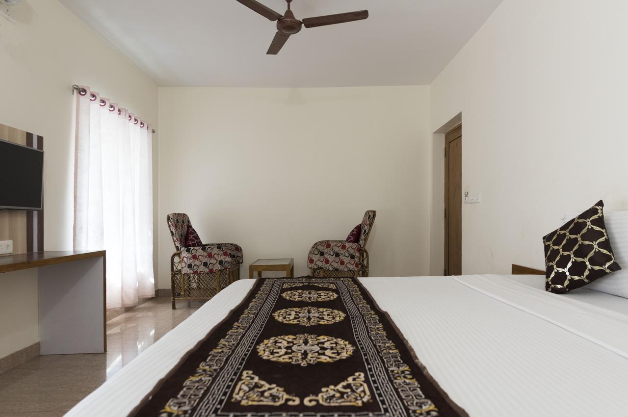 Hotel M J Residency Puri Bagian luar foto