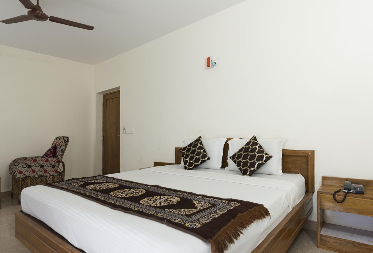 Hotel M J Residency Puri Bagian luar foto