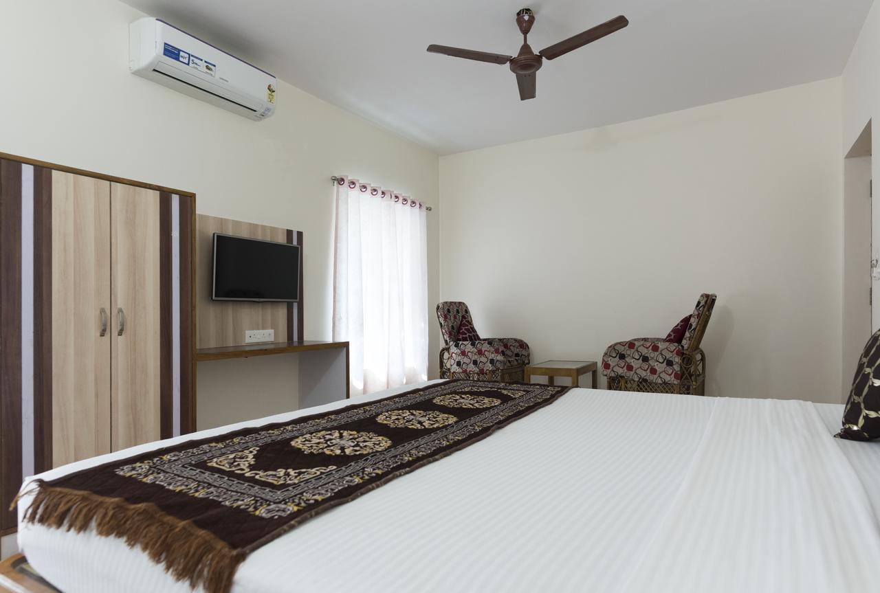 Hotel M J Residency Puri Bagian luar foto
