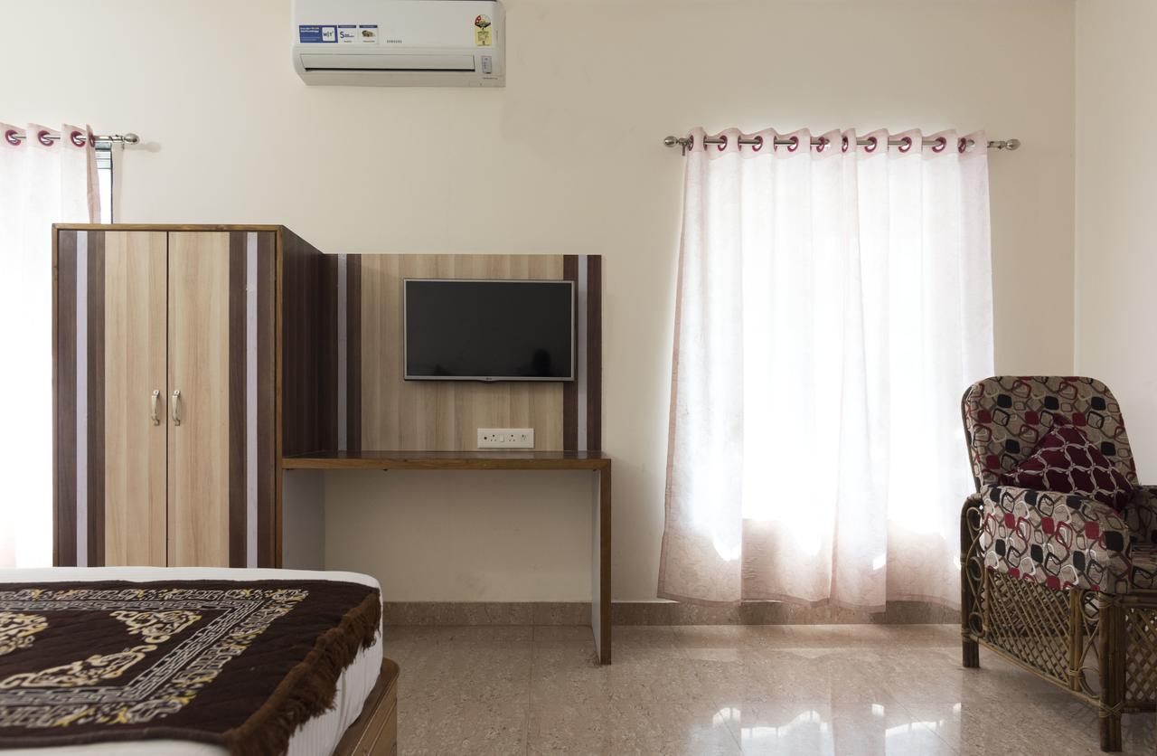 Hotel M J Residency Puri Bagian luar foto