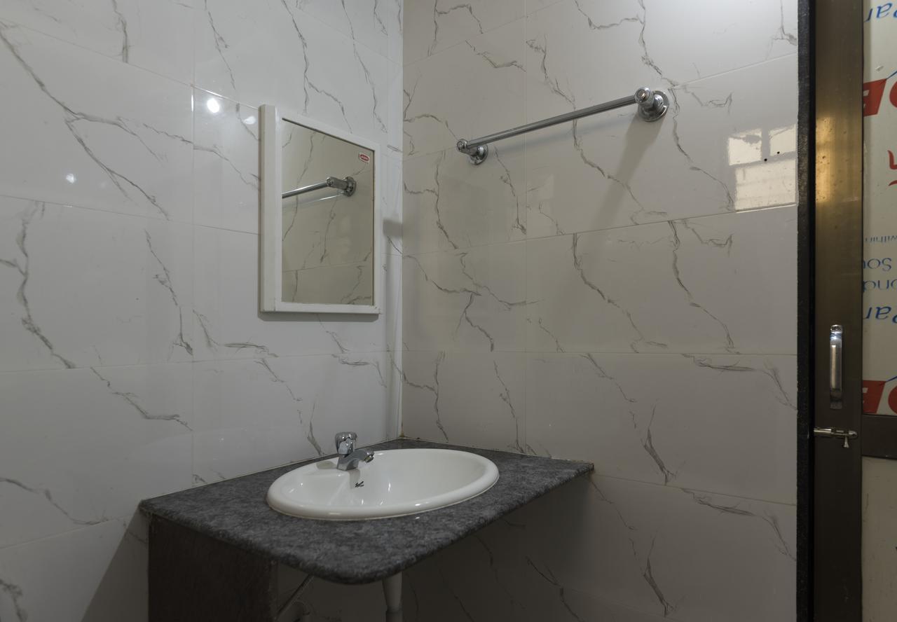 Hotel M J Residency Puri Bagian luar foto