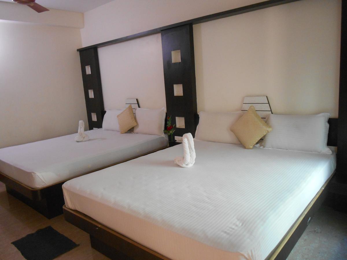 Hotel M J Residency Puri Bagian luar foto