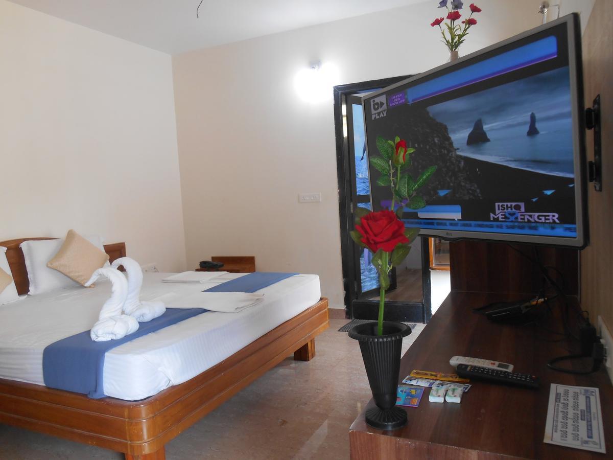 Hotel M J Residency Puri Bagian luar foto