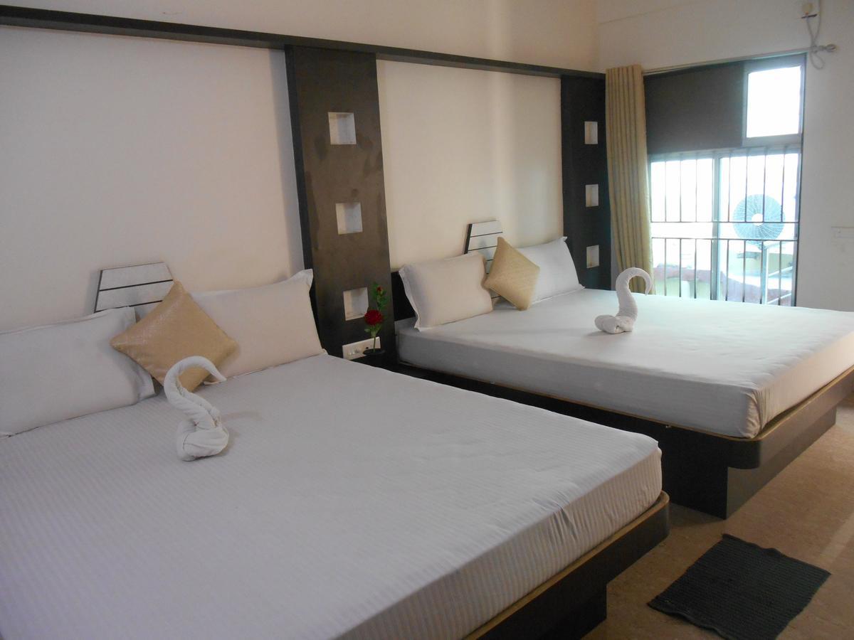 Hotel M J Residency Puri Bagian luar foto
