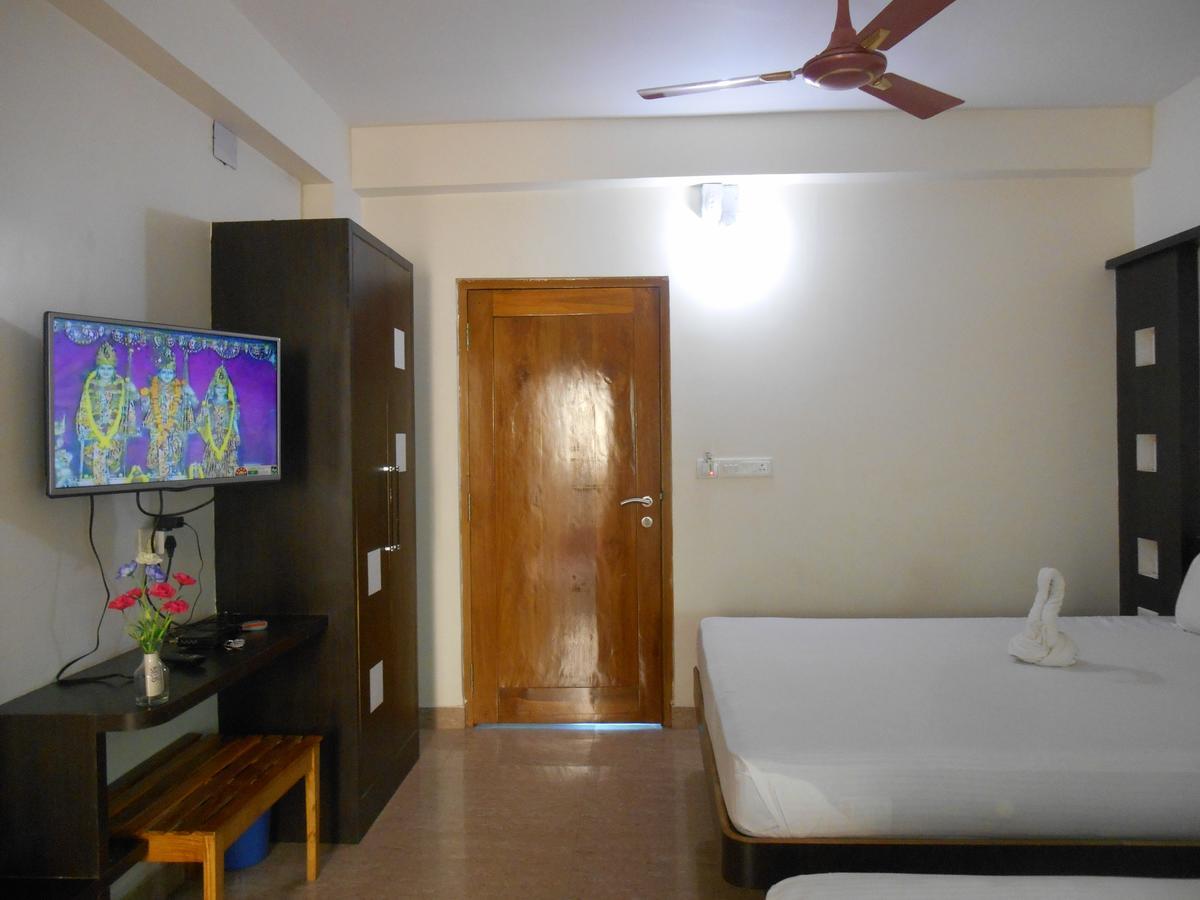 Hotel M J Residency Puri Bagian luar foto