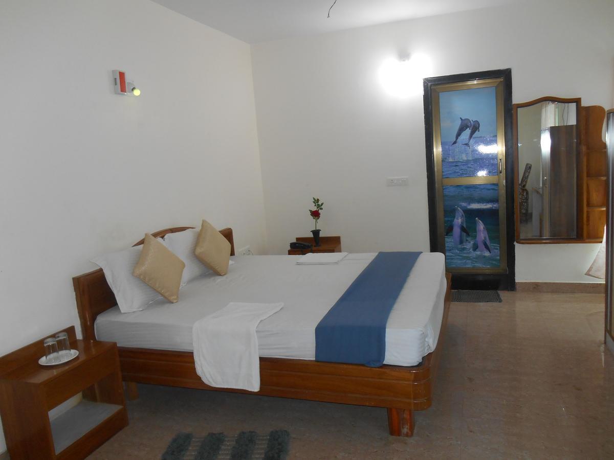 Hotel M J Residency Puri Bagian luar foto
