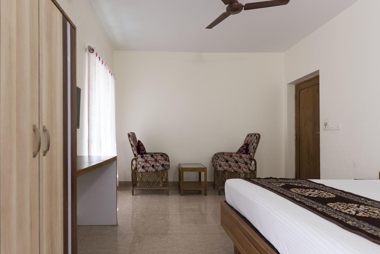 Hotel M J Residency Puri Bagian luar foto